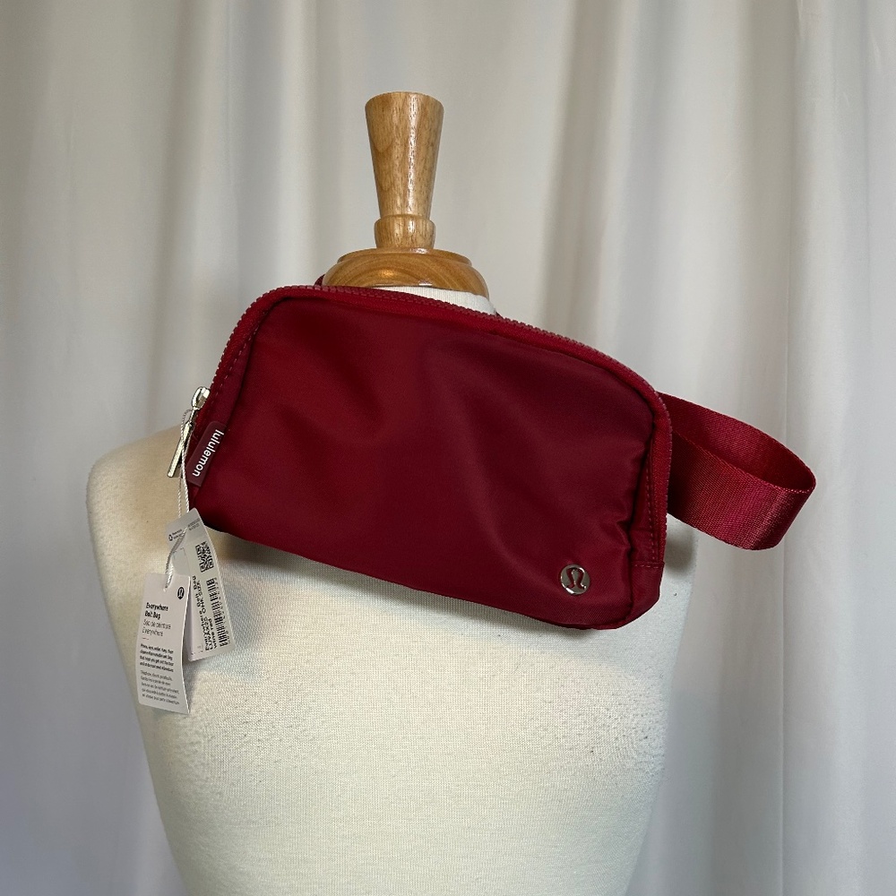 NWT LULULEMON EVERYWHERE BURGANDY BELT BAG